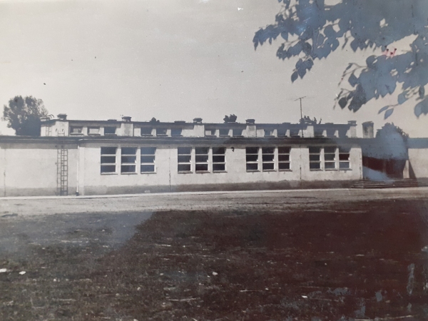 Nowy budynek szkoły 1 września 1962r.